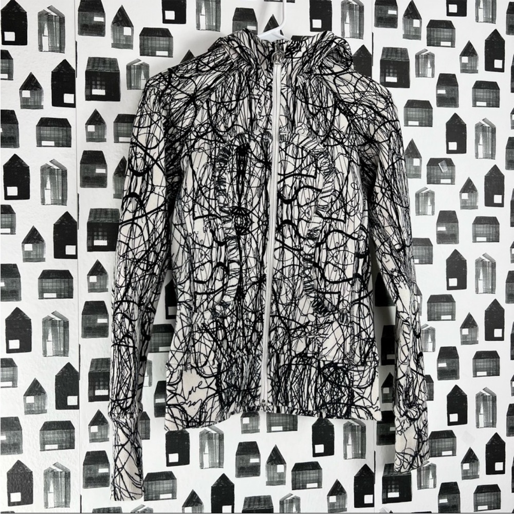 LuluLemon Athletica Athleisure Zip Up Jacket B/W Scribble Print